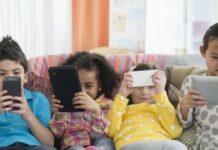 HUKUM MEMFASILITASI PIANO KIDS, GITAR KIDS DAN SMARTHPHONE BAGI ANAK-ANAK