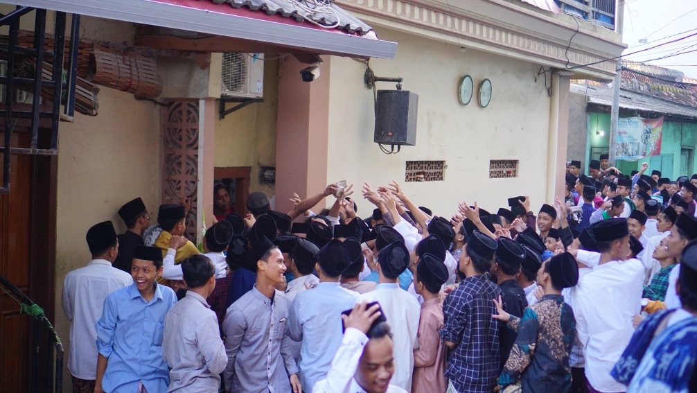 Bagi-bagi Ketan Idul Adha