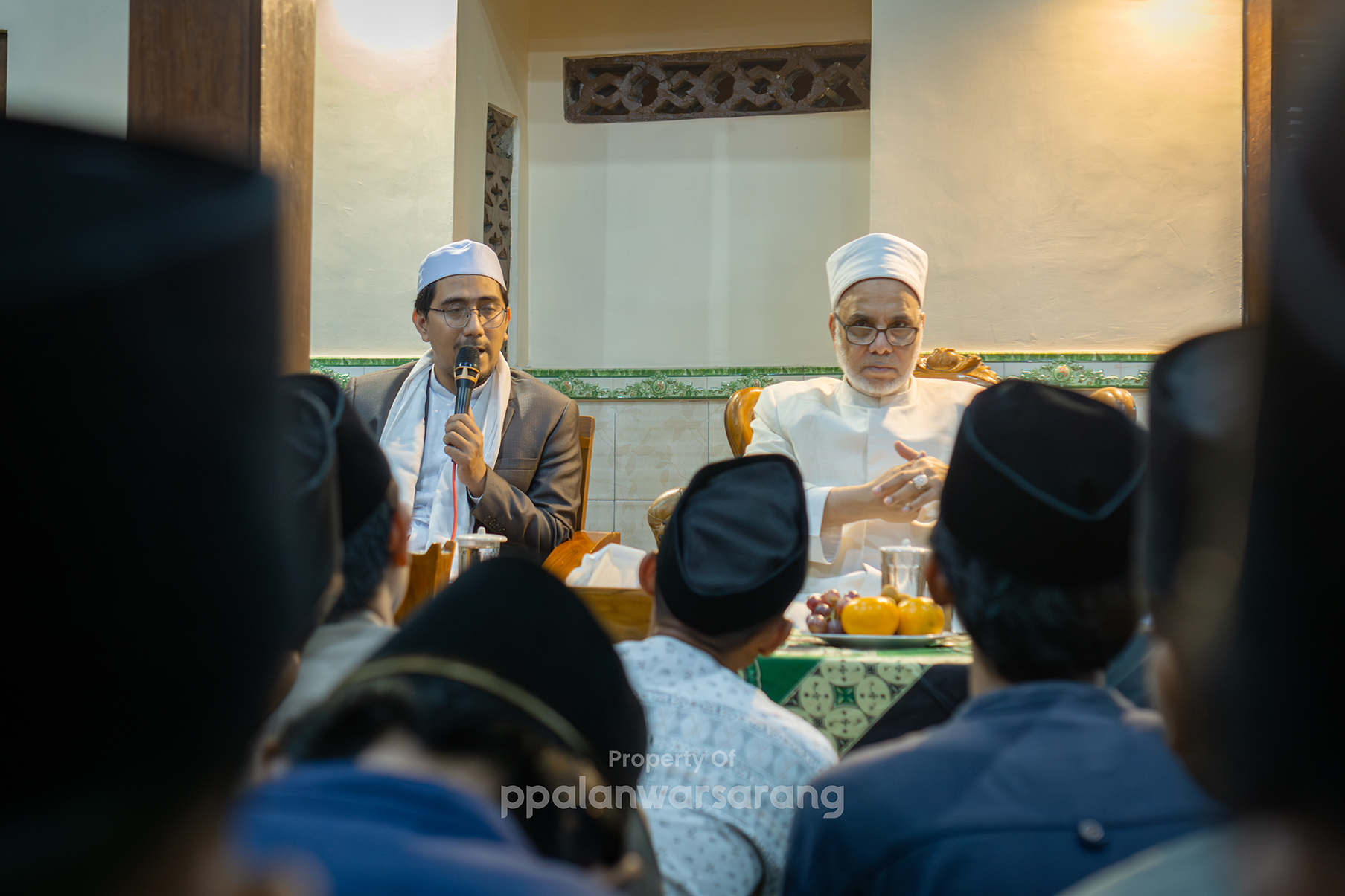 Syeikh al-Jalil Prof. Dr. Jamal Faroeq al-Daqqoq al-Azhari bersama Syakhina KH. Muhammad Idror Maimoen